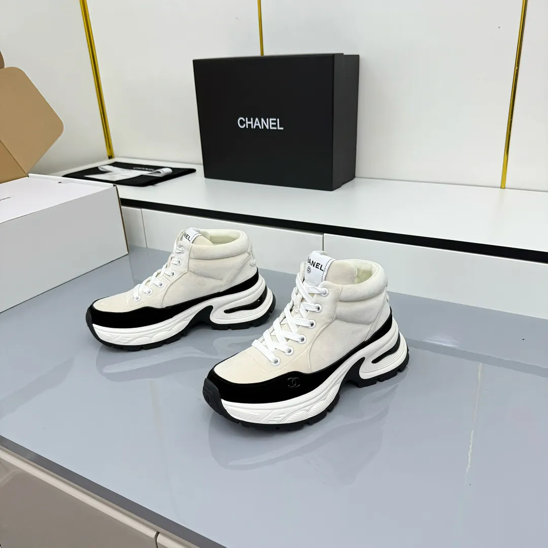 👟👟Ex-factory price 700👟👟 Chanel bread shoes ~ original calfskin panda shoes Chanel 25C latest hot style panda black and white sports shoes casual sneakers Xiaoxiang hot item classic black and white panda color coco girls must pay Fabric: original custom mixed sheepskin lining: original imported breathable mesh lining outsole: Original molded rubber + TPU combination Size: Women's 35-41